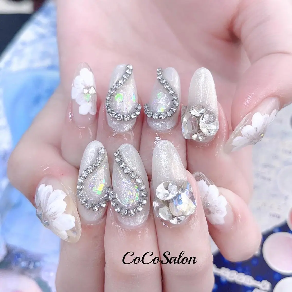 ネイル 成人式 長さ出し フラワーネイル ジェルネイル ハート ハンドネイル CoCoSalon ネイル/まつ毛予約のネイルデザイン