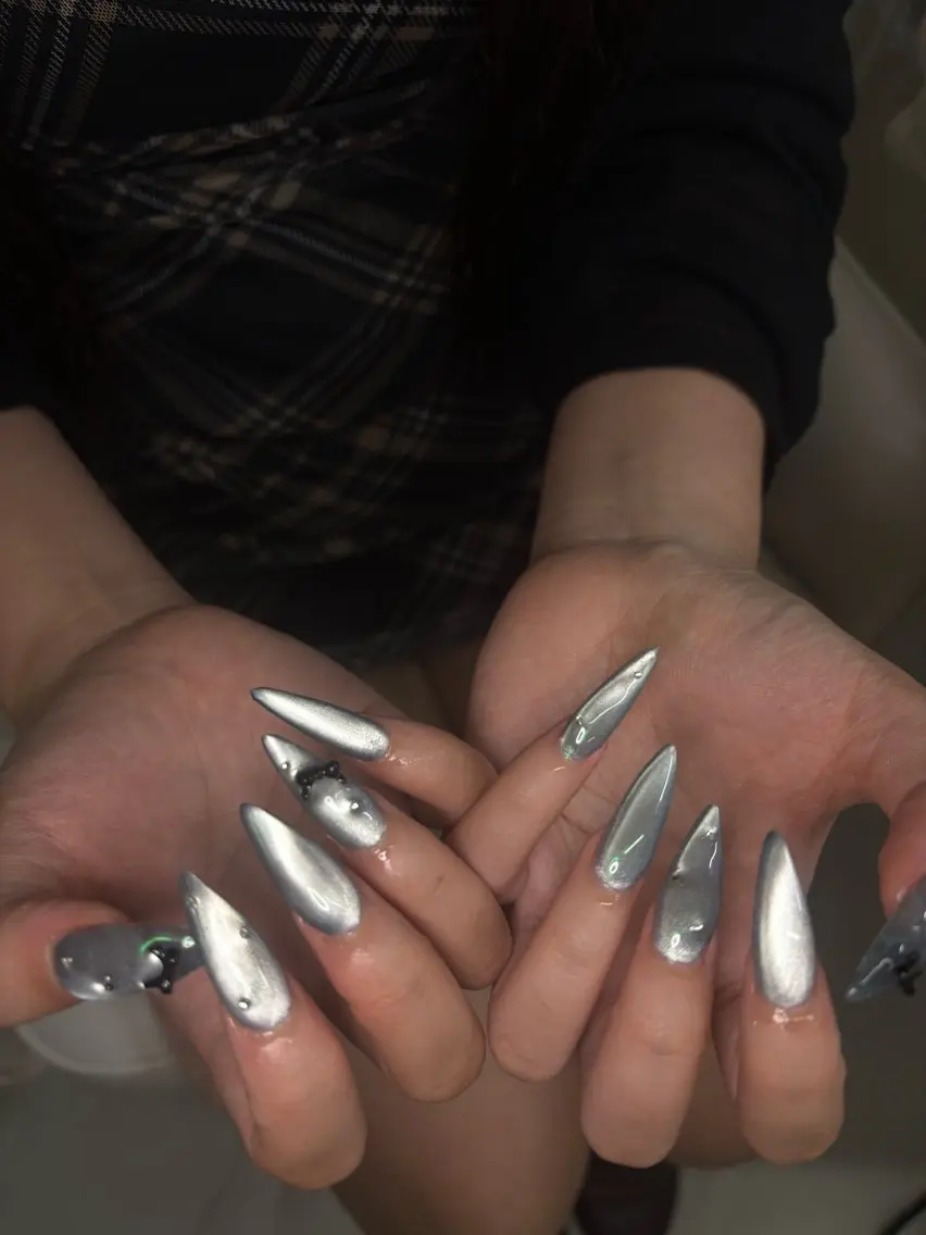 ネイル マグネットネイル マグネットワンカラー ワンカラーネイル glowé Runaのネイルデザイン