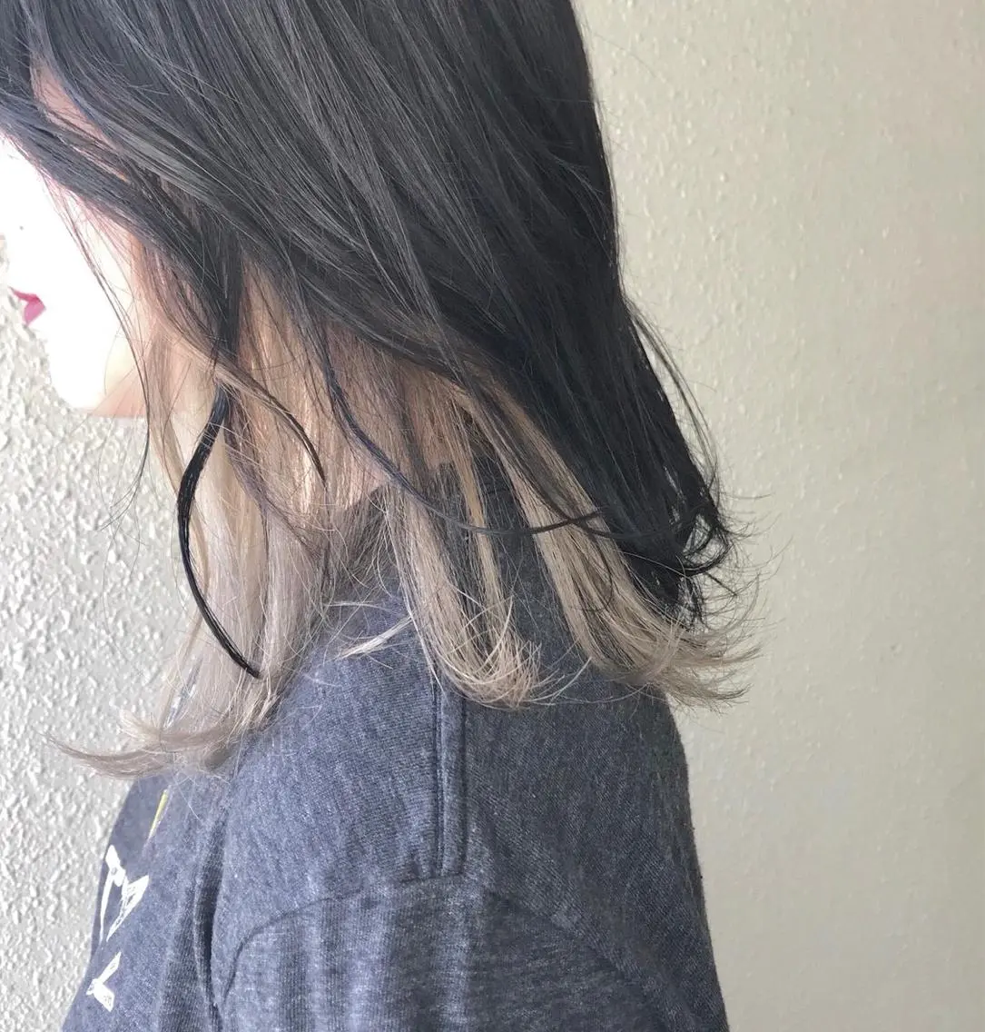 セミロング カラー ブリーチ ハイトーンカラー インナーカラー BAROQUE バロック立川のヘアスタイル