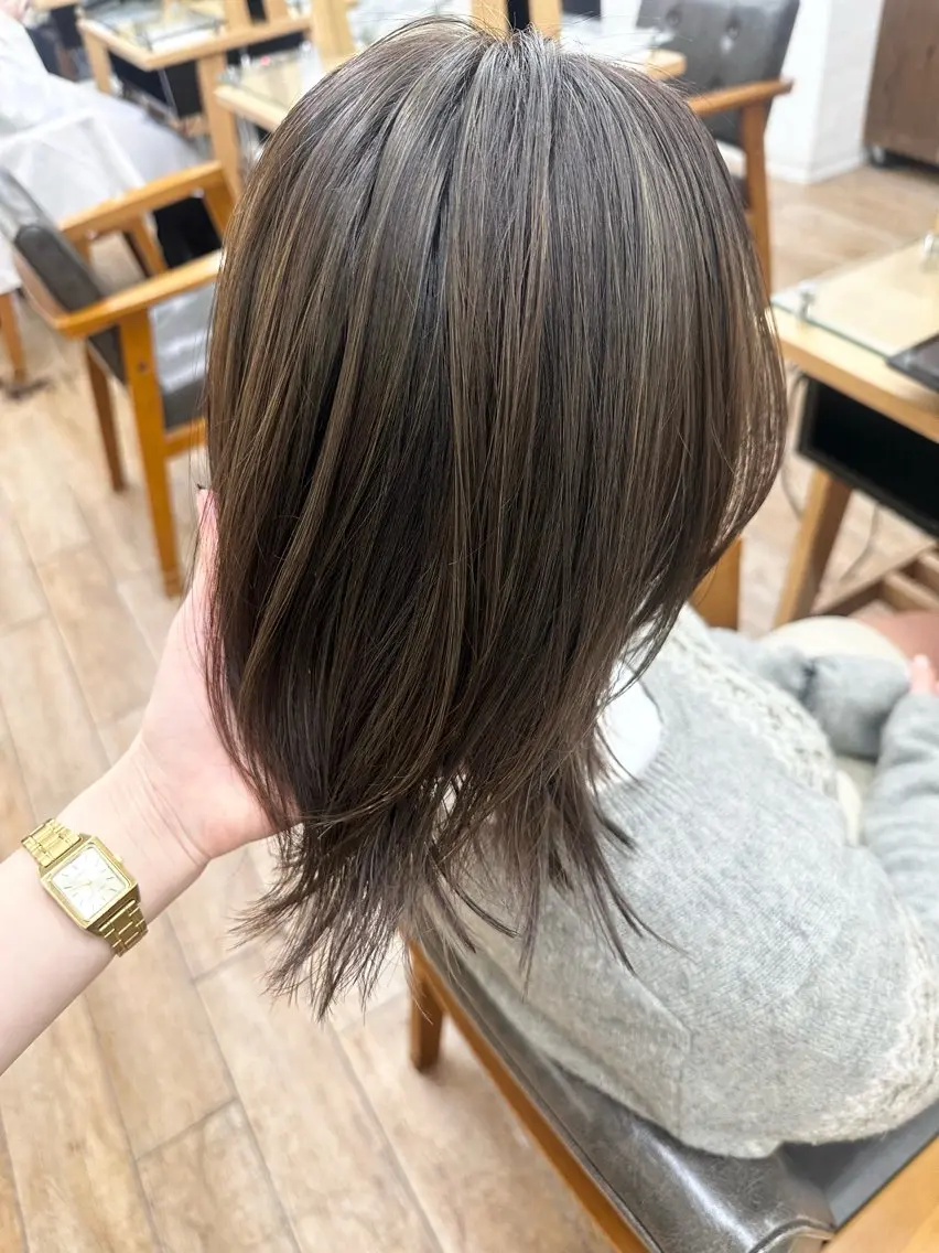 ミディアム カラー パーマ ヘアアレンジ メンズ キッズ カット ヘアカラー レイヤーカット/ 巻ける縮毛矯正のヘアスタイル