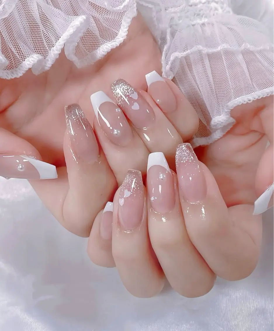 ロング 外国人風カラー 韓国風ヘア ハンドネイル E🌷nail 長さだし専門店のネイルデザイン