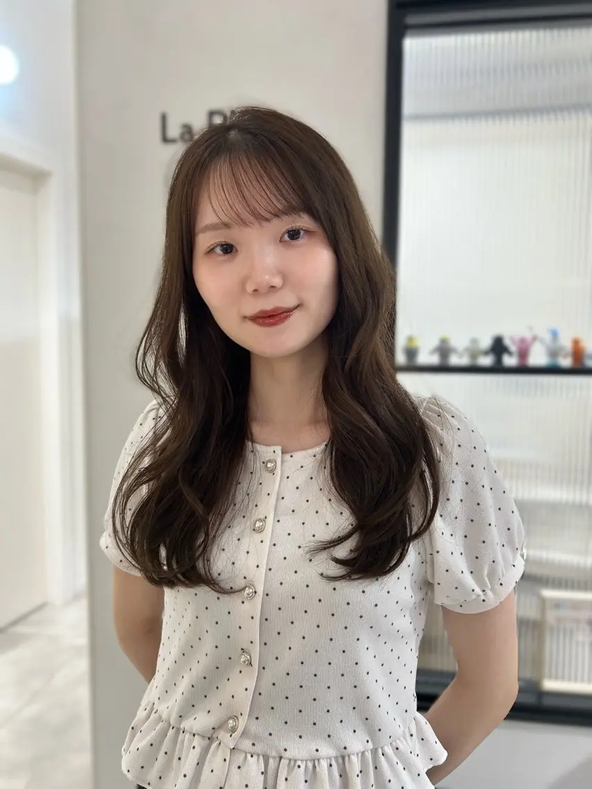 セミロング カラー ベージュカラー ヘーゼル カット ヘアカラー オリーブベージュ/ ブリーチなし透明感のヘアスタイル