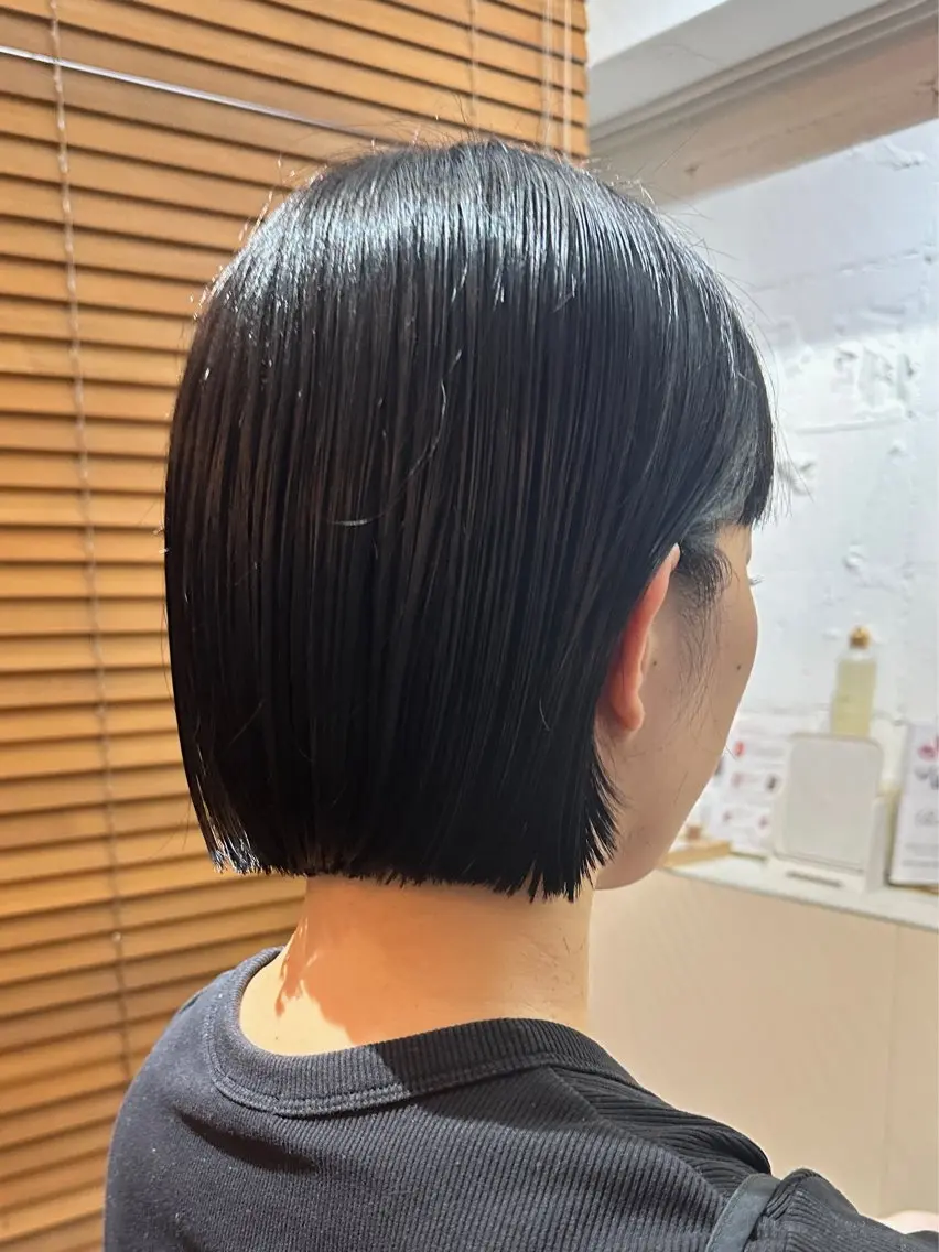 ミディアム カラー パーマ 切りっぱなしボブ ベージュカラー ブリーチ ブルーカラー 透明感カラー カット 縮毛矯正 トリートメント 新宿御苑前/ボブ 髪質改善Ryuseiのヘアスタイル
