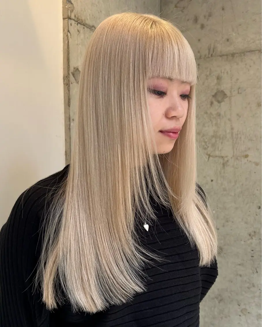 ロング カラー ブリーチ カット ヘアカラー トリートメント ベージュカラー🐑 レイヤー🤎塚原優芽のヘアスタイル