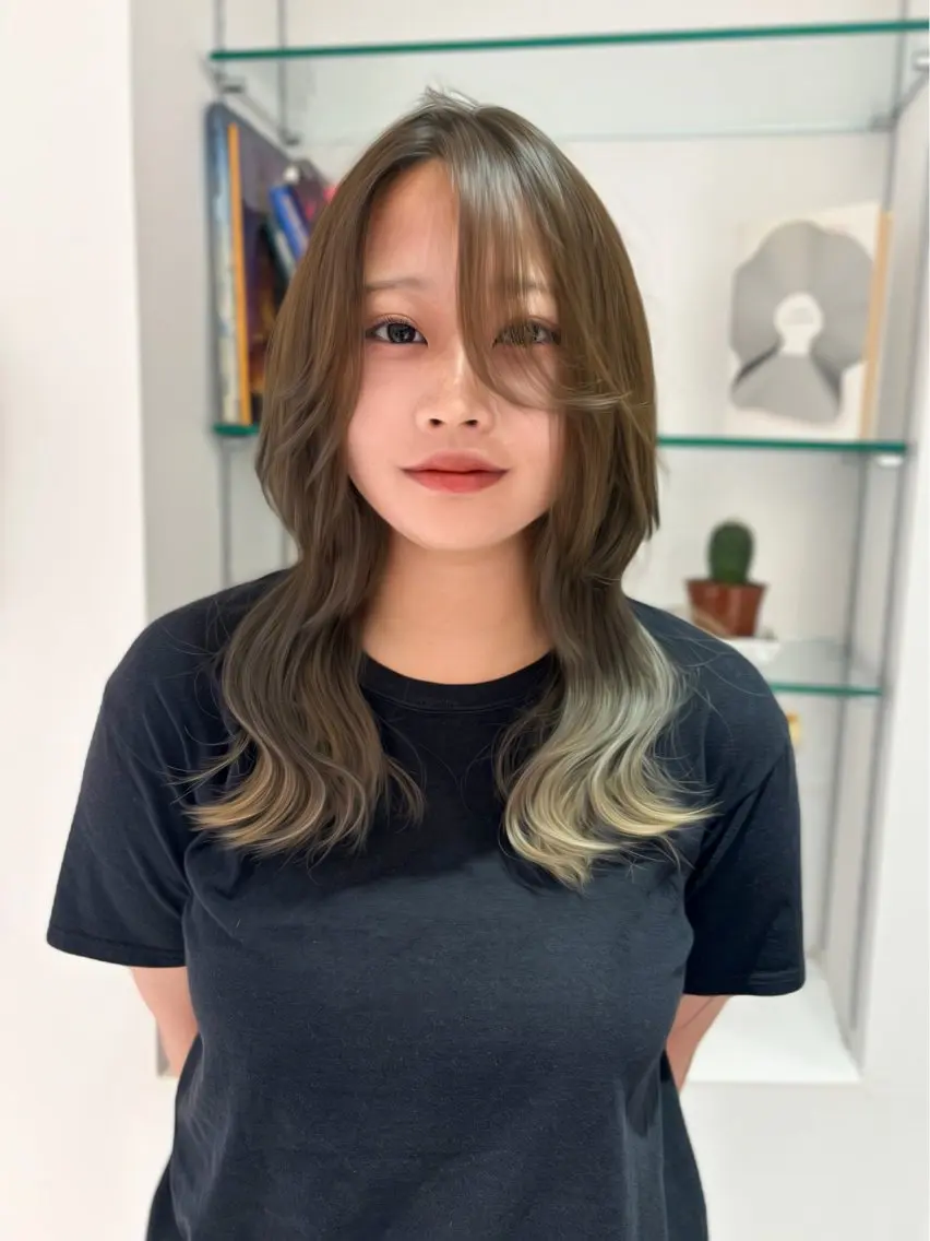 セミロング カラー ベージュカラー オリーブベージュ レイヤーカット 似合わせカット カット ヘアカラー トリートメント 💐レイヤー/透明感 カラー💐智口彩香のヘアスタイル