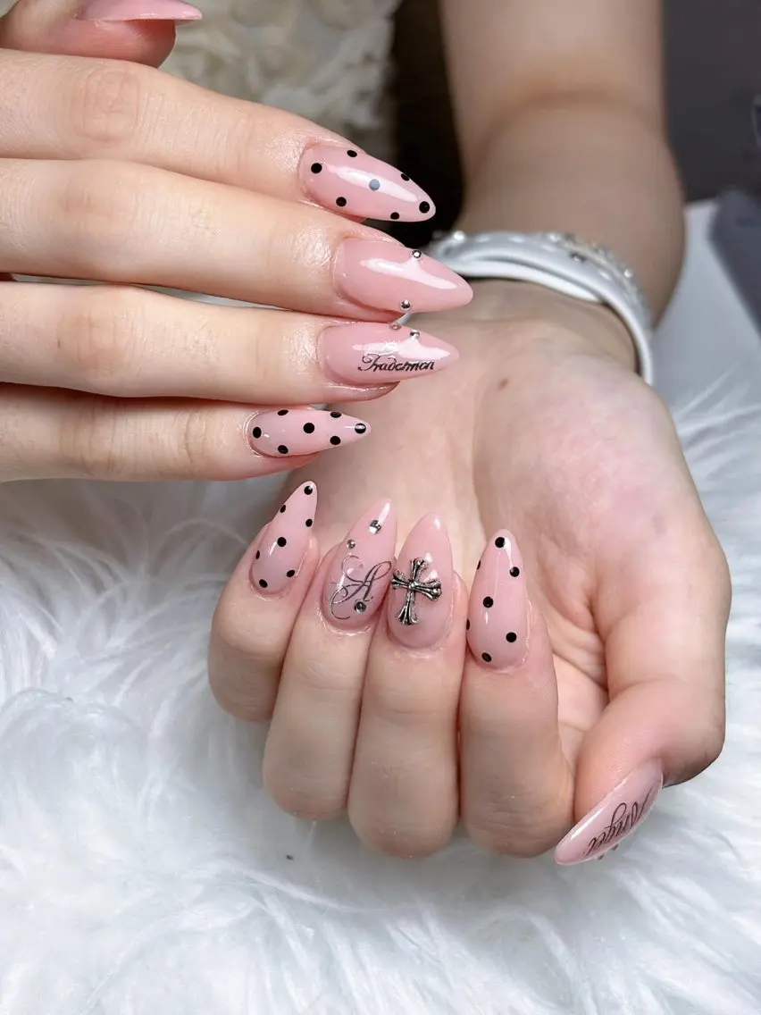 ネイル チークネイル ドット フレンチネイル グラデーション ハート ハンドネイル Julli NailStudioのネイルデザイン