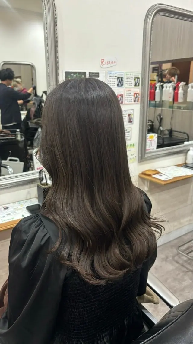 セミロング カラー 堀川 希歩のヘアスタイル