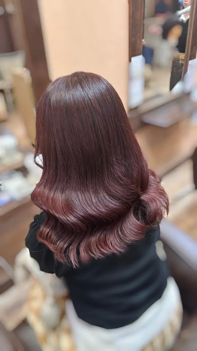 ミディアム カラー ピンクカラー レッドカラー ヘアカラー ブリーチ🩵レイヤー Maho🐻‍❄️のヘアスタイル
