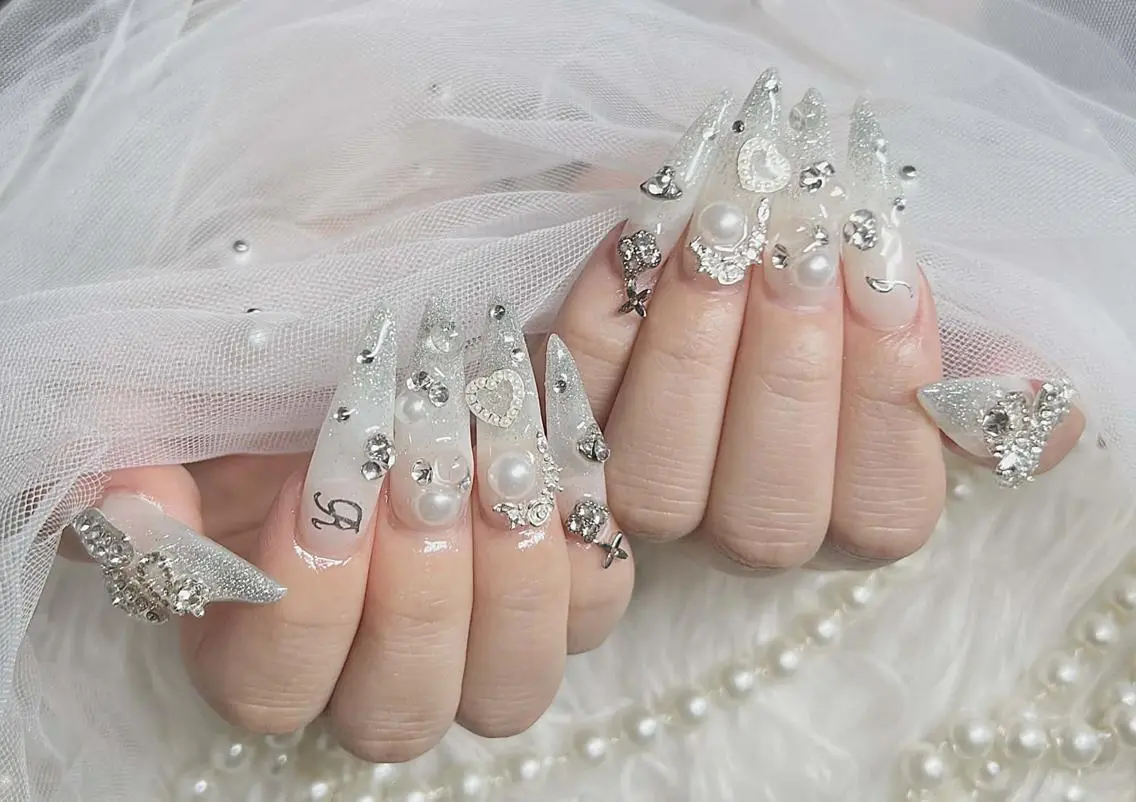 ネイル オーロラネイル フレンチネイル ジェルネイル ハロウィン キラキラネイル ハンドネイル H.baby Nail Salonのネイルデザイン