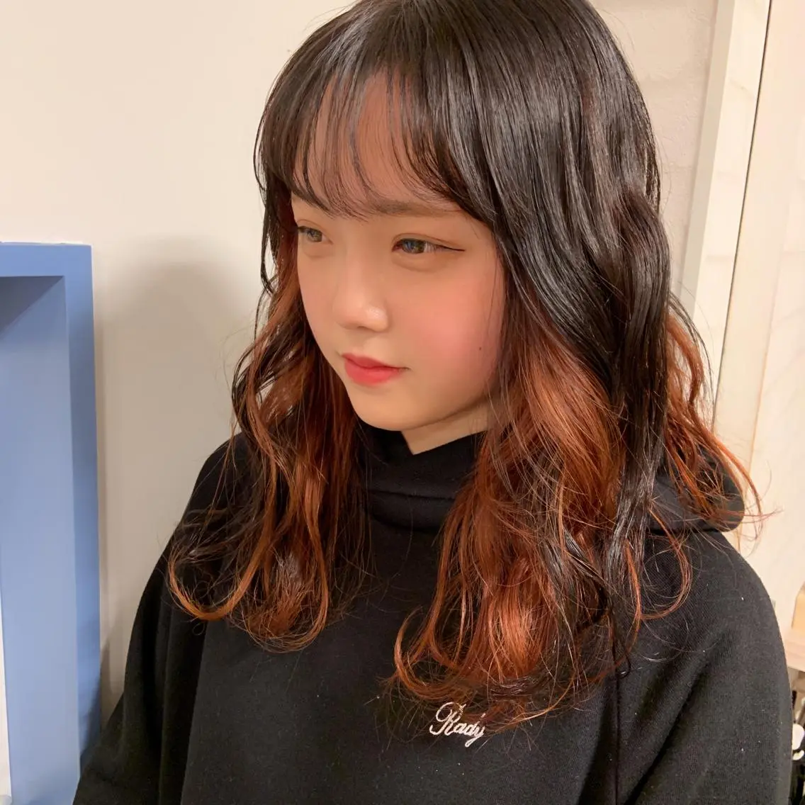セミロング カラー インナーカラー 韓国✖️網紅🖤 パーマYURIYAのヘアスタイル