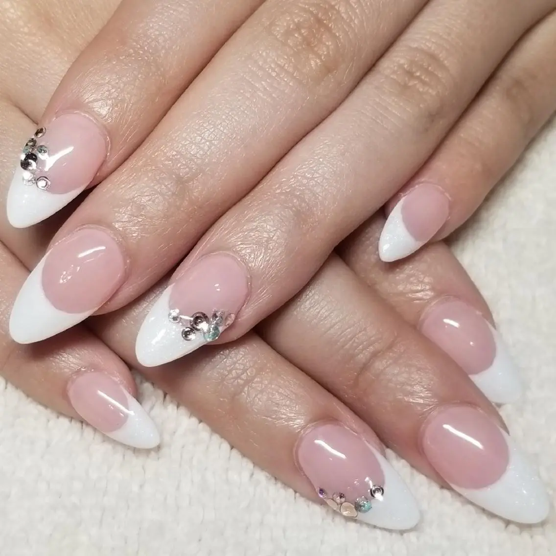 ネイル フレンチネイル ピンク ピンクベージュ ストーンネイル ホワイト ハンドネイル よしだ ひろきのネイルデザイン