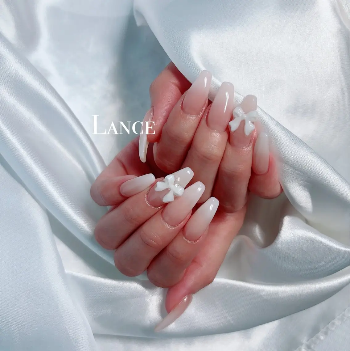 ネイル オーロラネイル フットネイル フレンチネイル キラキラネイル 韓国ネイル ハンドネイル Lance nailのネイルデザイン