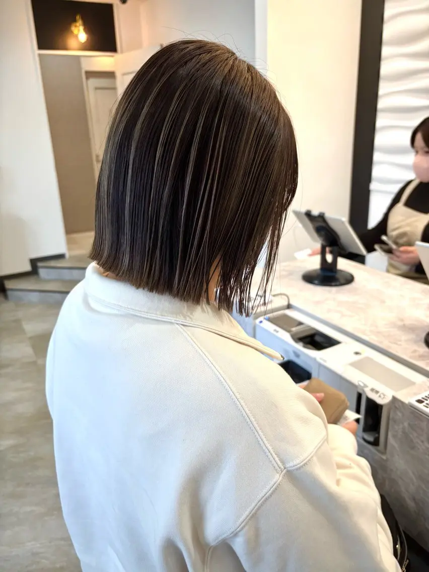 ショート カラー 切りっぱなしボブ バレイヤージュ グレージュ ボブ レイヤーカット カット ヘアカラー 新井 広之のヘアスタイル