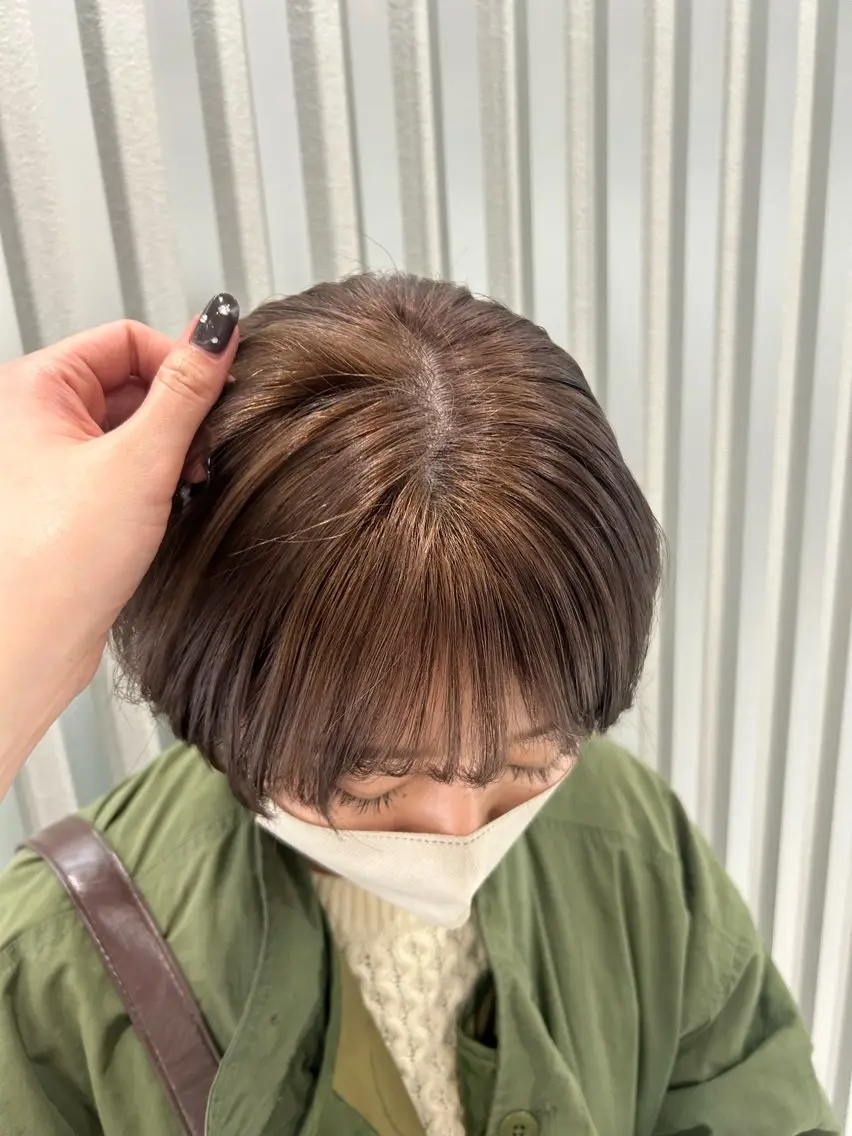 ショート ミルクティーブラウン カット ヘアカラー あやめ🪽 オリーブ/ハイトーンのヘアスタイル
