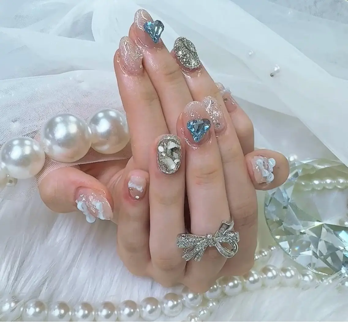 ネイル フレンチネイル ジェルネイル ガラスフレンチ キラキラネイル ロングネイル ハンドネイル Queeens nailのネイルデザイン