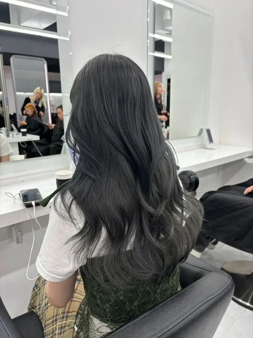 ロング カラー 抜け感レイヤー︴ ニュアンスカラーのヘアスタイル