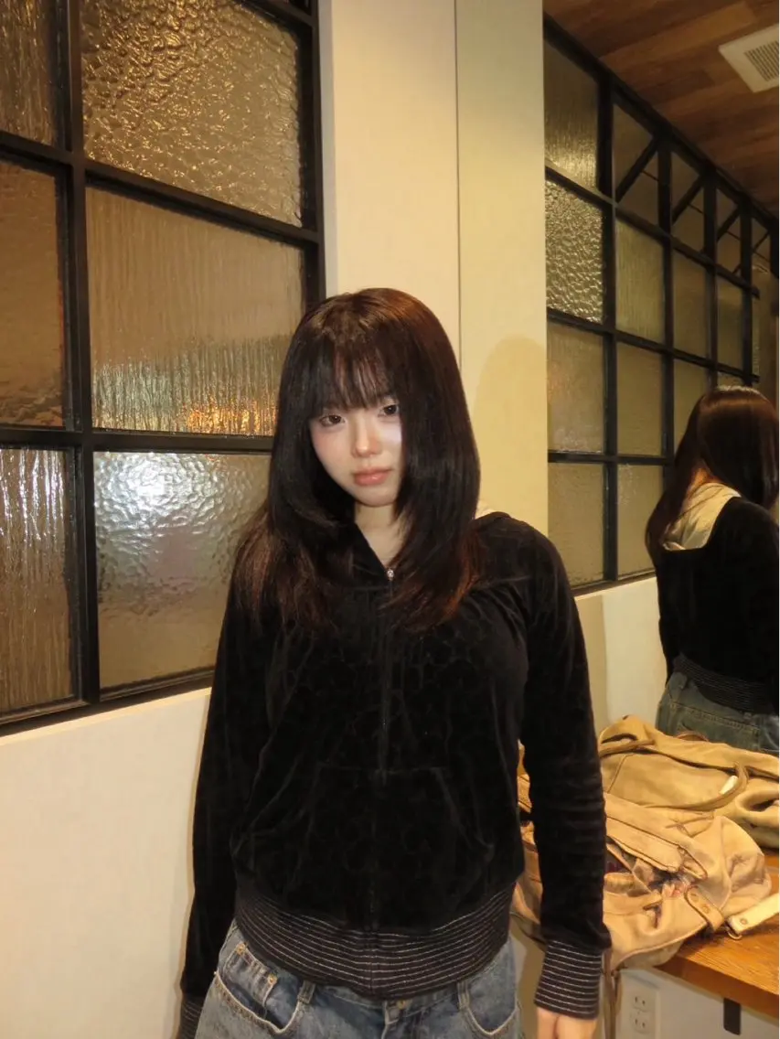 ロング カラー 伊藤 瞳彩のヘアスタイル