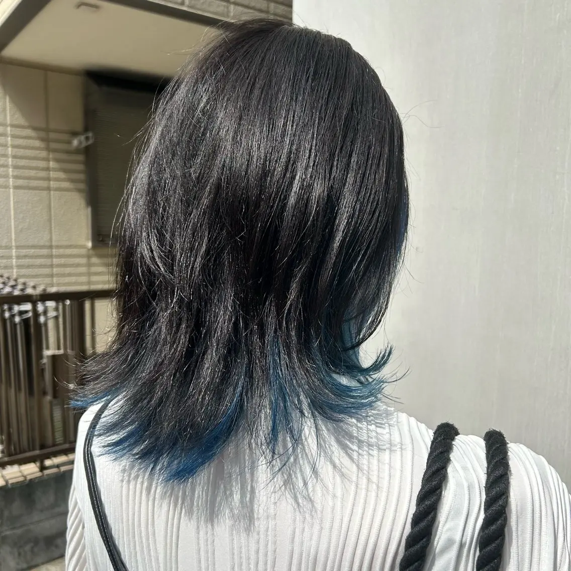 カラー ブルーカラー インナーカラー 若狭 彩花のヘアスタイル