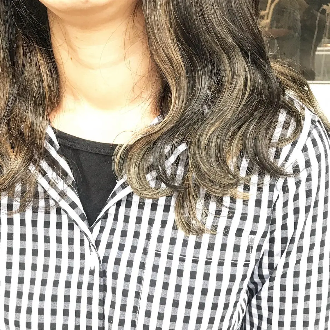 ミディアム カラー ヘアアレンジ ブリーチ グラデーションカラー ハイライトカラー ハイライト おくれ毛 Mariana/ 鶴原-ハイライトのヘアスタイル