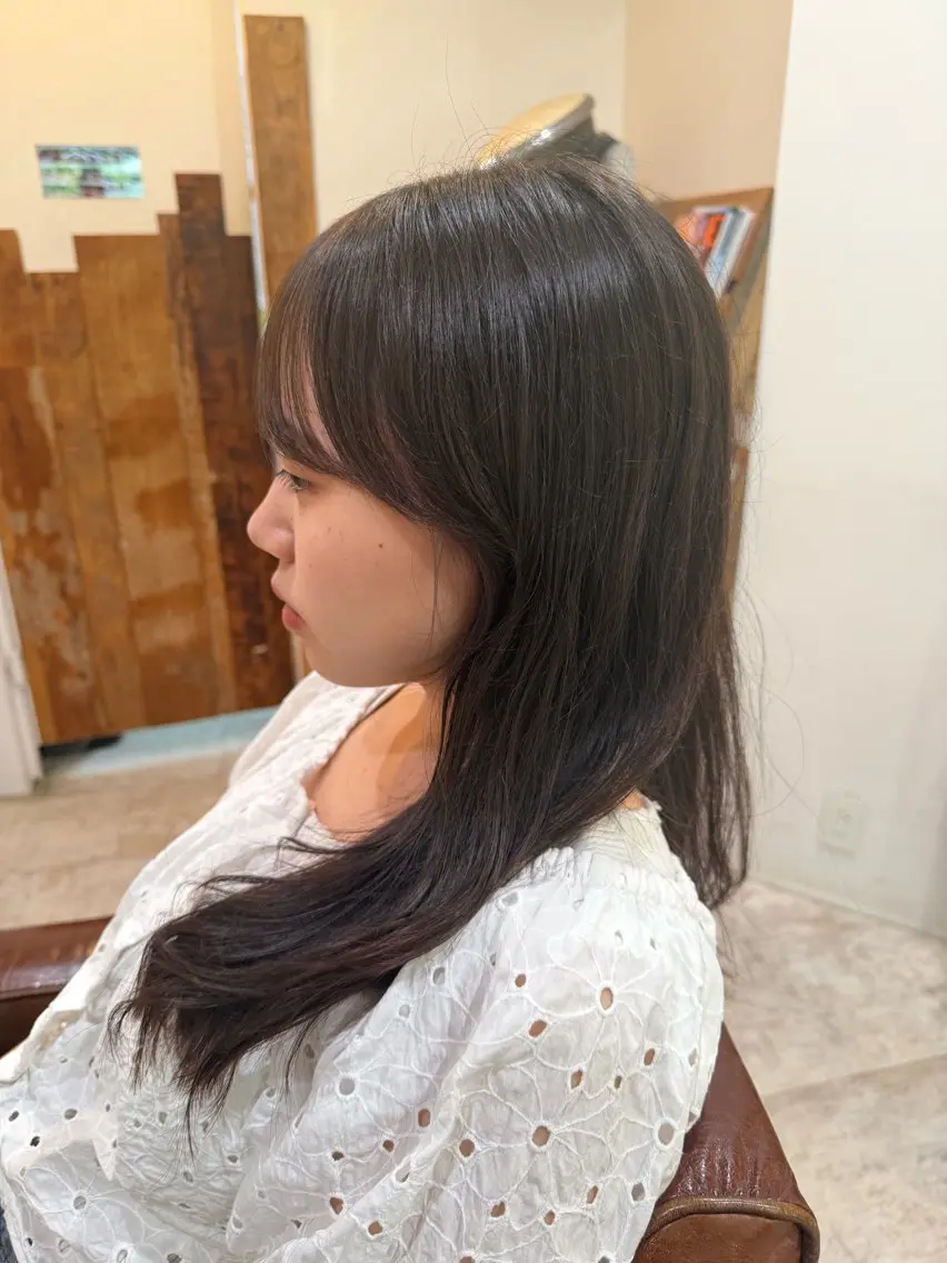 ロング くせ毛 レイヤーカット カット 望月 芽依のヘアスタイル
