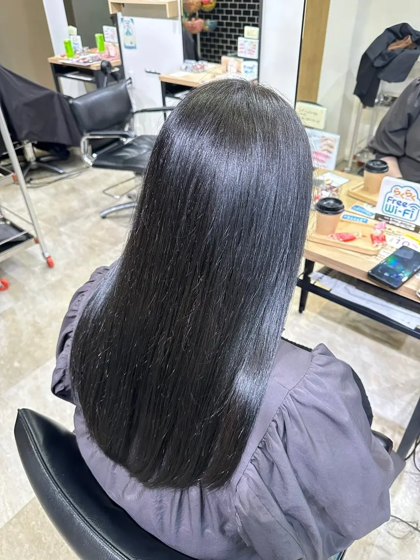 ロング カラー 伊藤 旭華のヘアスタイル