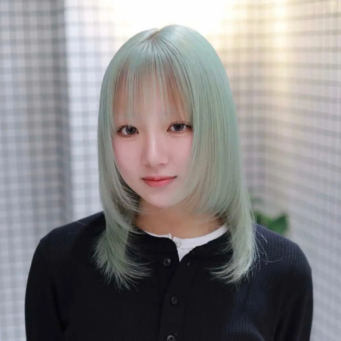 カラー 切りっぱなしボブ ブリーチ ケアブリーチ 透明感カラー デザインカラー enne/栄/ れみのヘアスタイル
