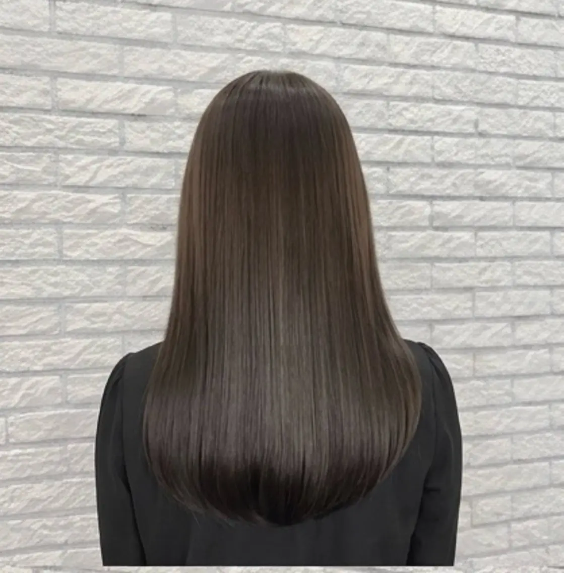 ロング 透明感カラー特化若山 結愛のヘアスタイル