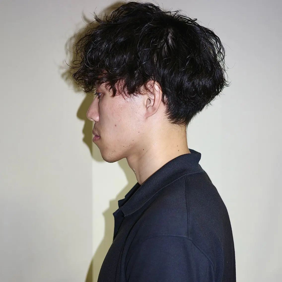 ショート パーマ メンズ メンズパーマ ショートヘア パーマ 浅岡 昭汰のヘアスタイル