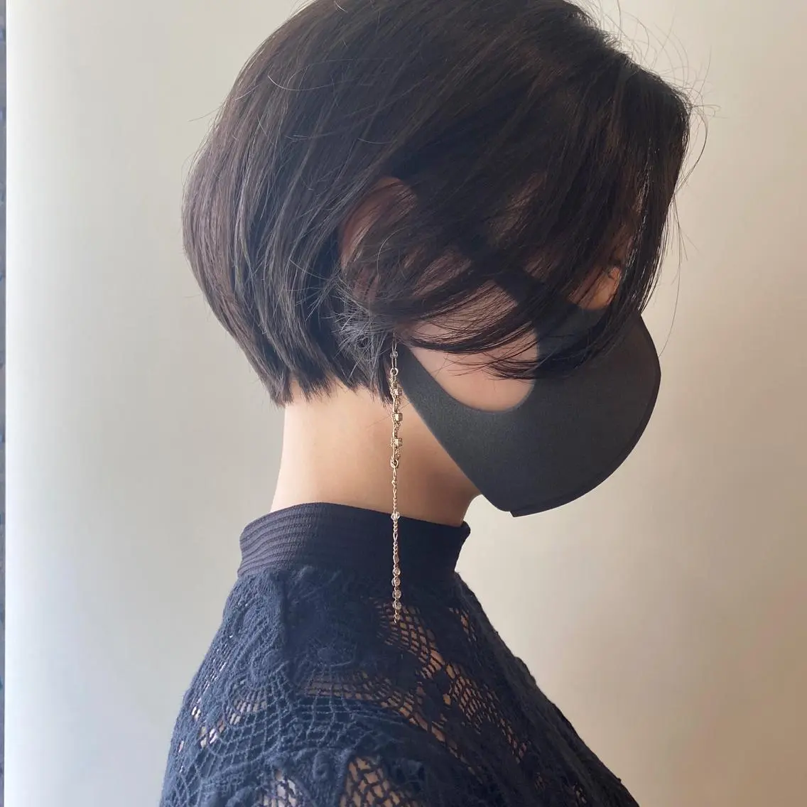 ショート カラー パーマ ヘアアレンジ アッシュ ネイビーカラー ウルフカット モデル募集中!ミカのヘアスタイル