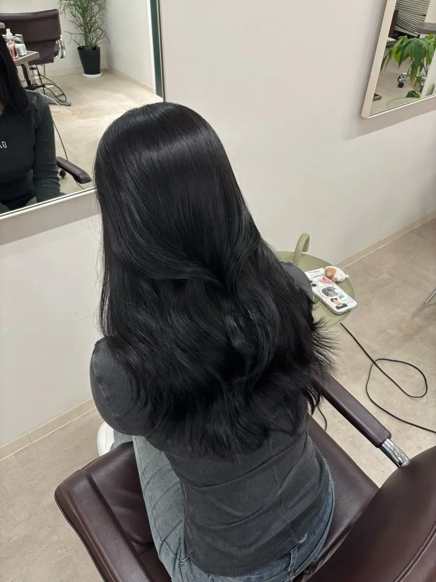 セミロング カラー 渋谷｜透明感カラー 🫧🤍｜rinaのヘアスタイル