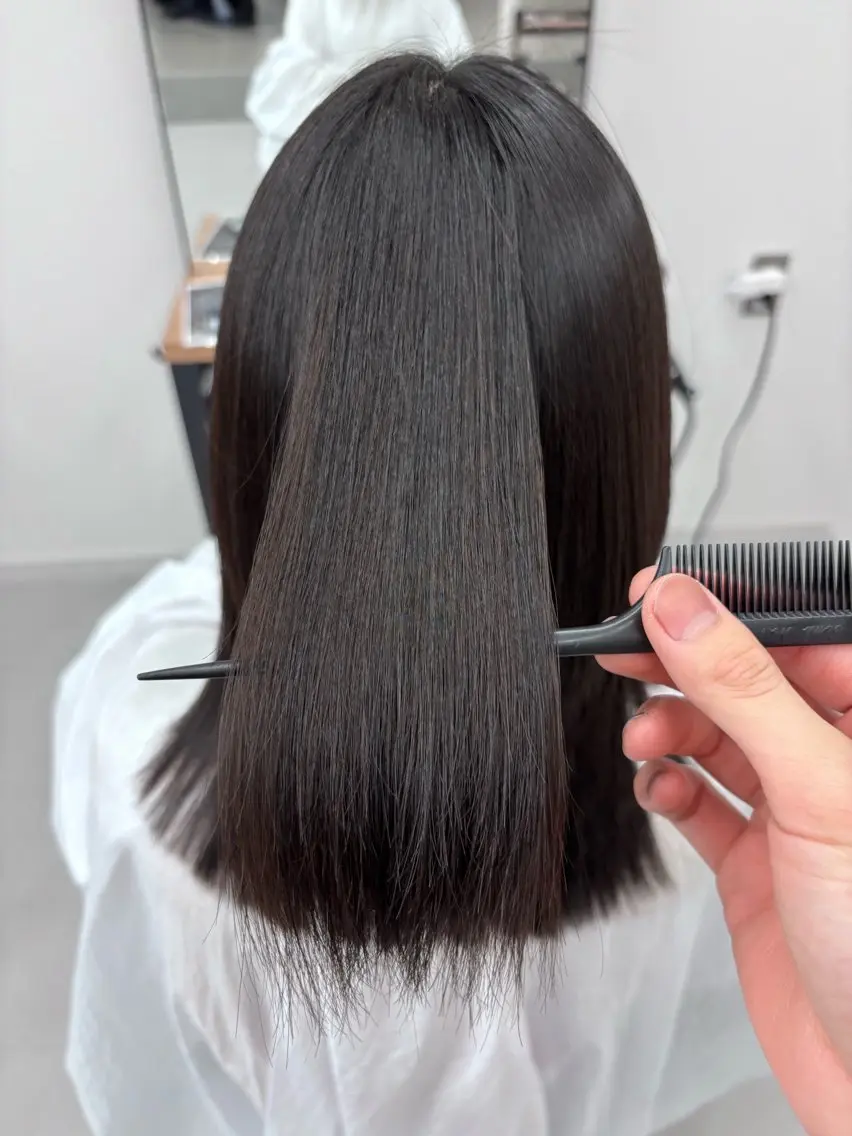 ミディアム 縮毛矯正 グレー・オリーブ ソウタのヘアスタイル