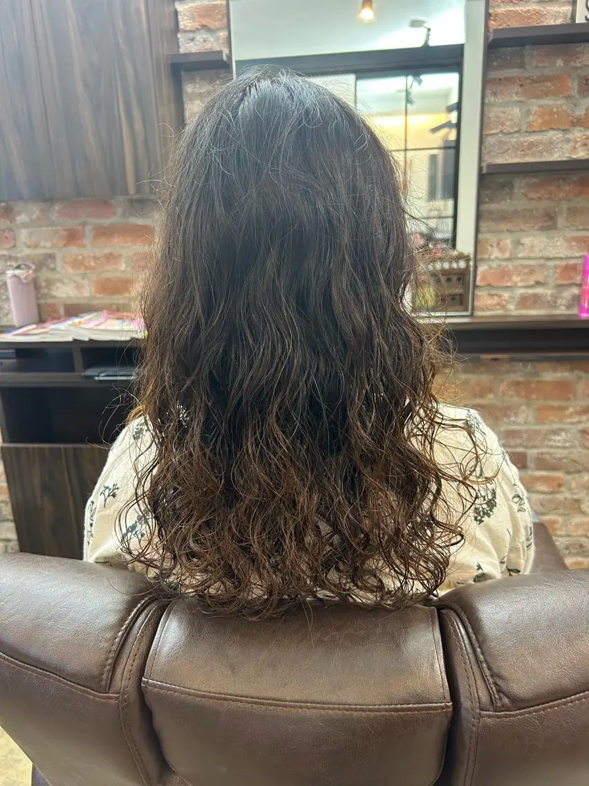 ロング パーマ ロング 岡田 七海のヘアスタイル