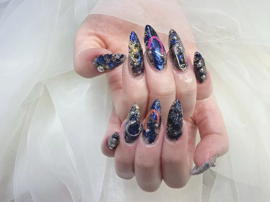 ネイル アートネイル ブルー ゴールド 韓国ネイル ロングネイル ハンドネイル ハンドケア NailSalon✨ Écrinエクランのネイルデザイン