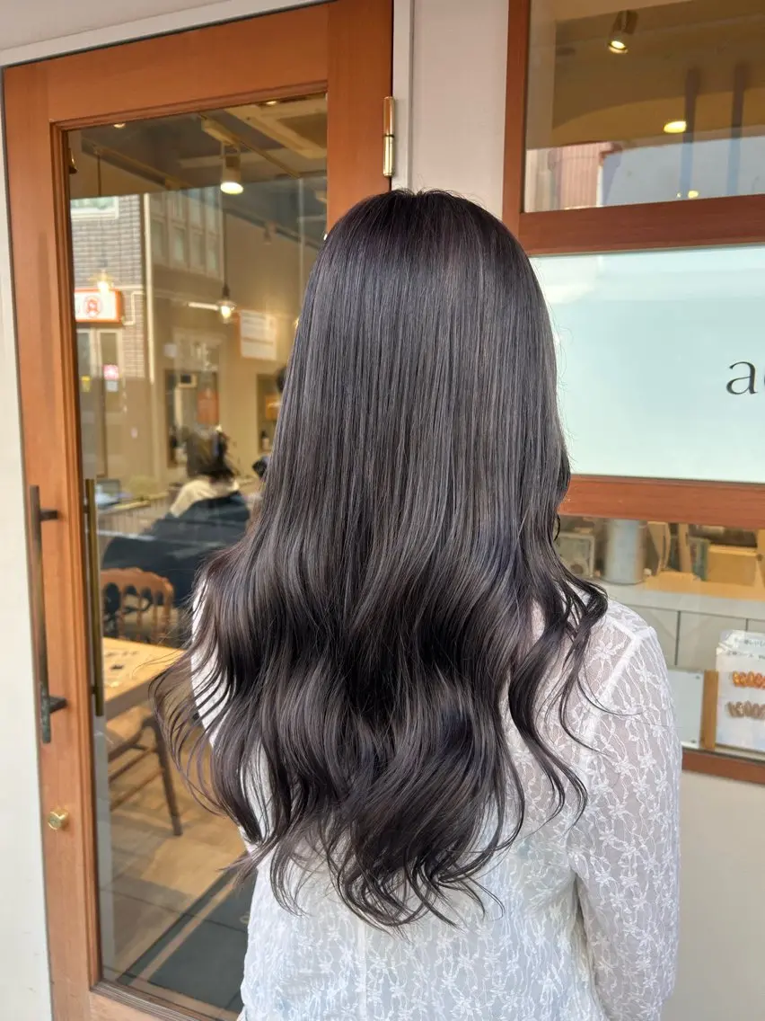 ロング カラー ブリーチ グレージュ ラベンダーカラー ラベンダーグレージュ ラベンダーグレー 大川 夏実のヘアスタイル
