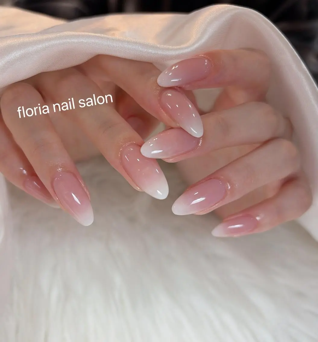 ネイル ブルー チークネイル フレンチネイル キラキラネイル 韓国ネイル ハンドネイル Floria nail salonのネイルデザイン