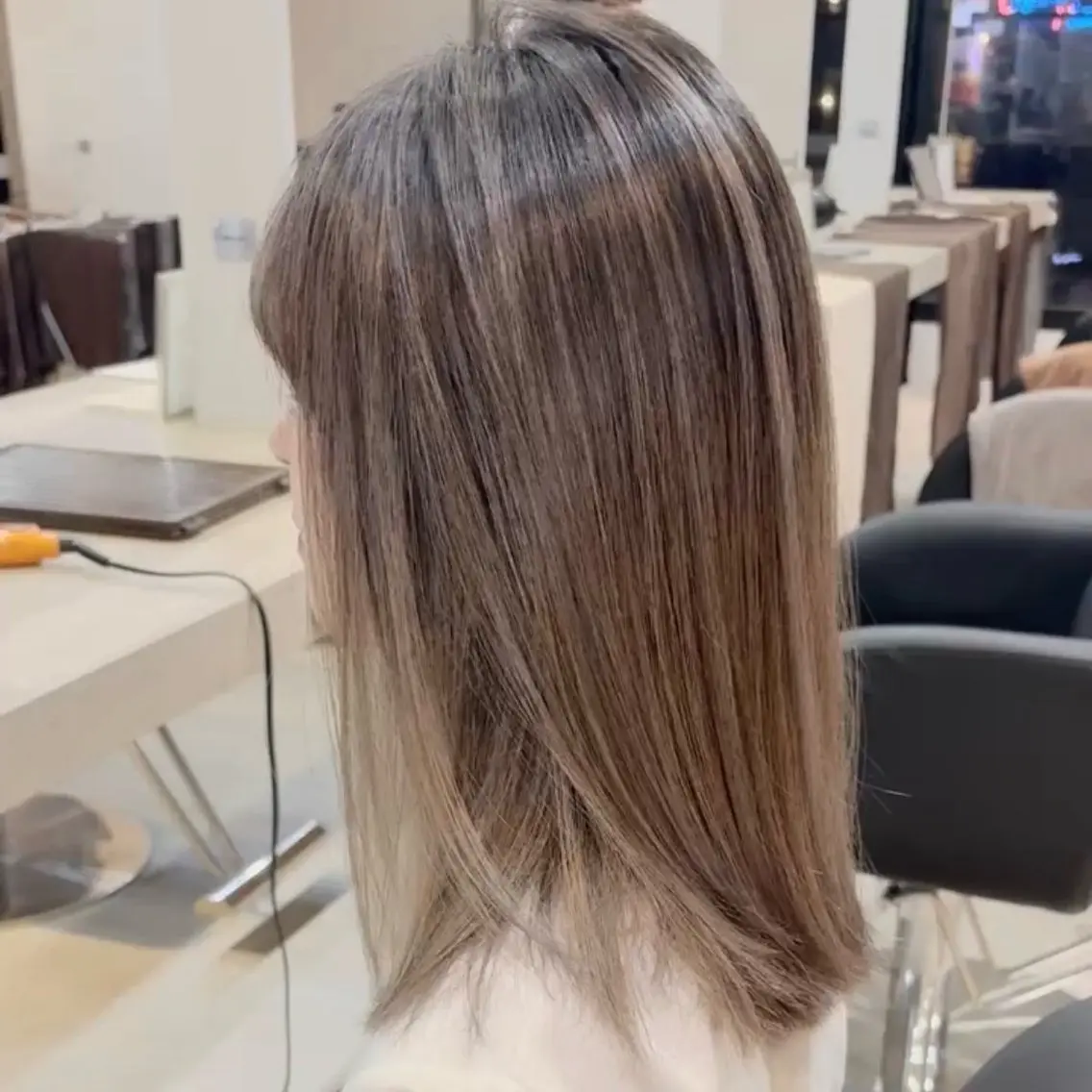 カラー バレイヤージュ ブリーチ グレージュ ヘアカラー Lia taichiのヘアスタイル