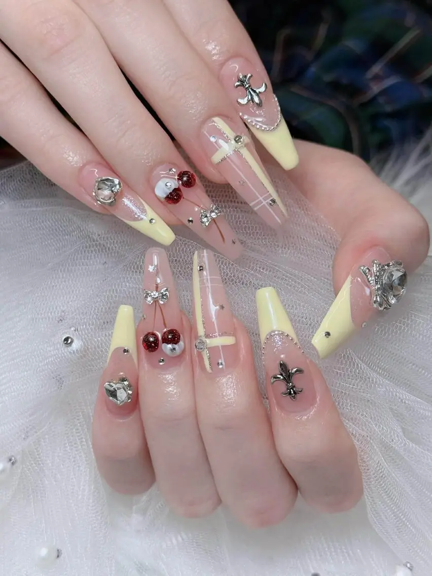 ネイル オーロラネイル チークネイル 長さ出し フレンチネイル ハロウィン Lumi Shinokuboのネイルデザイン