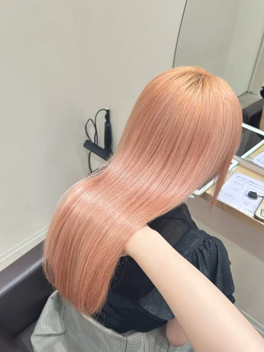 セミロング カラー オレンジ オレンジピンク ピンクカラー ヘアカラー トリートメント ブリーチ/レイヤー カット/ERI🐰のヘアスタイル