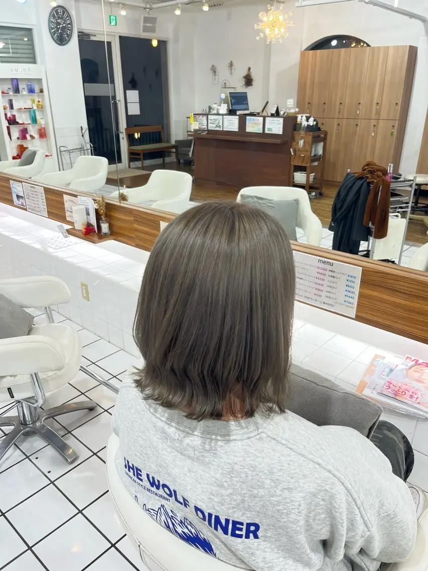 ショート カラー ブリーチ 🌱 みよのヘアスタイル