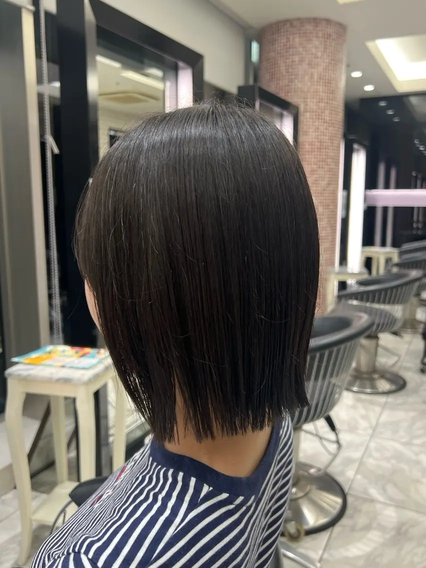 ミディアム ボブ 外ハネヘア コテ巻きパーマ💙 シノヤユイのヘアスタイル