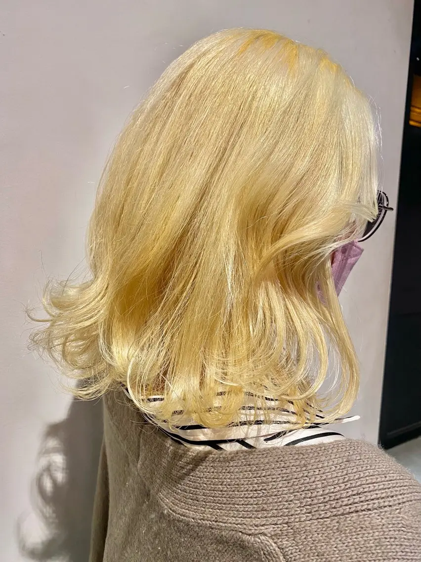 ミディアム カラー ブロンド カット ヘアカラー トリートメント 髪質改善 すずきひじりのヘアスタイル