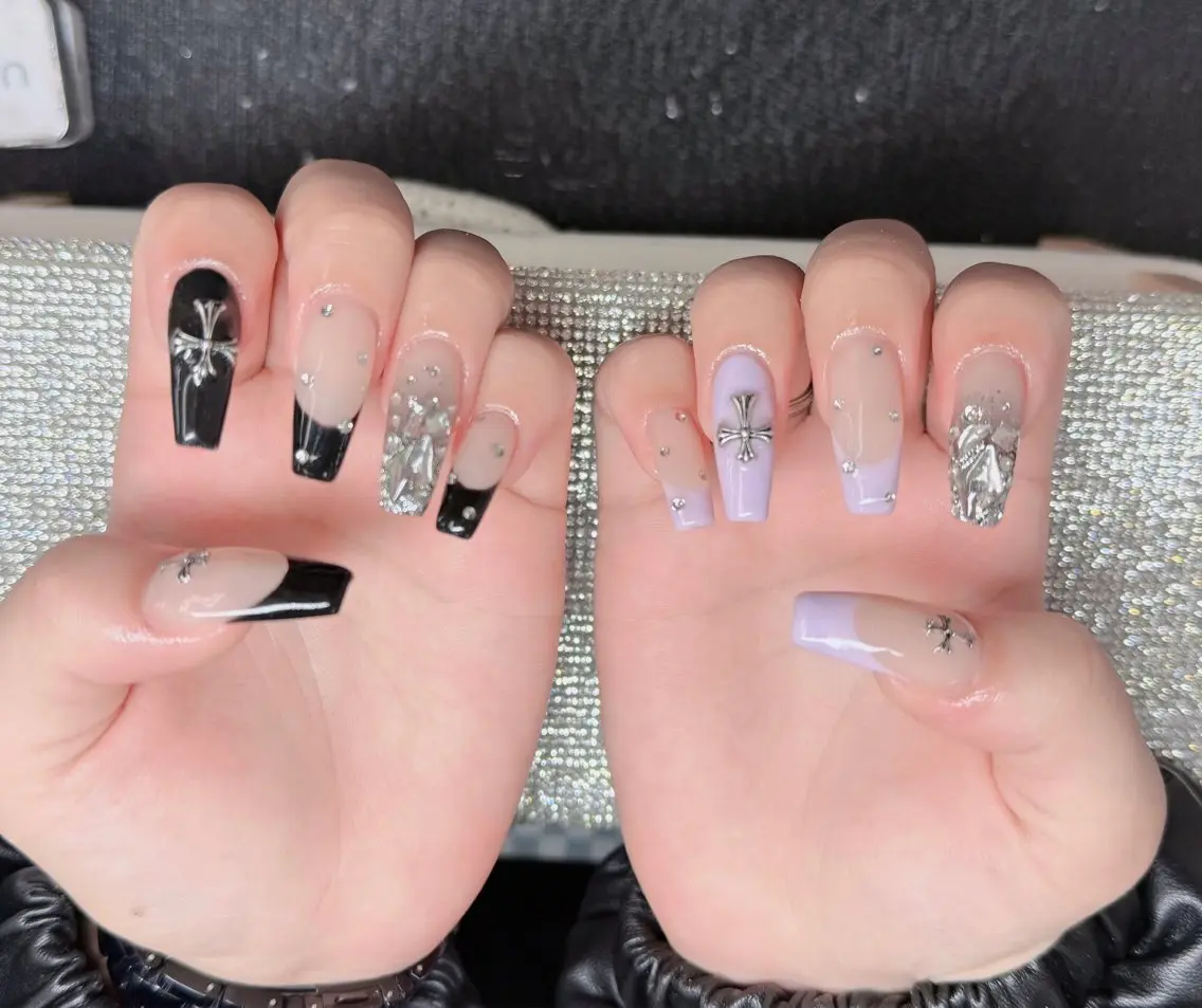 ネイル オーロラネイル フレンチネイル ジェルネイル ハロウィン キラキラネイル H.baby Nail Salonのネイルデザイン