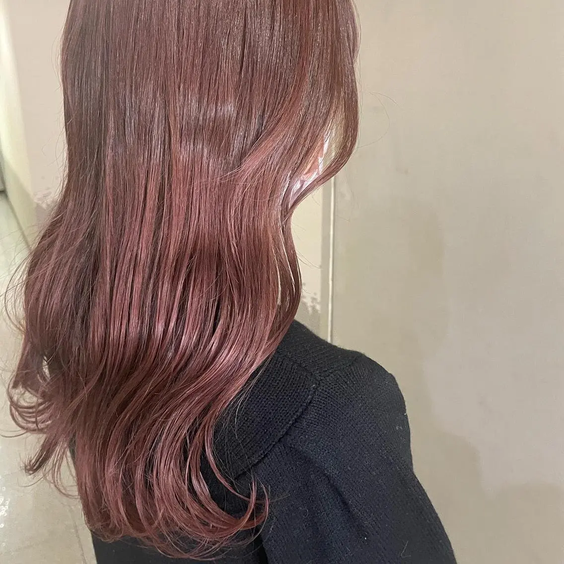 ミディアム カラー ブリーチ ダブルカラー イヤリングカラー トリートメント 吉村 夏椰のヘアスタイル