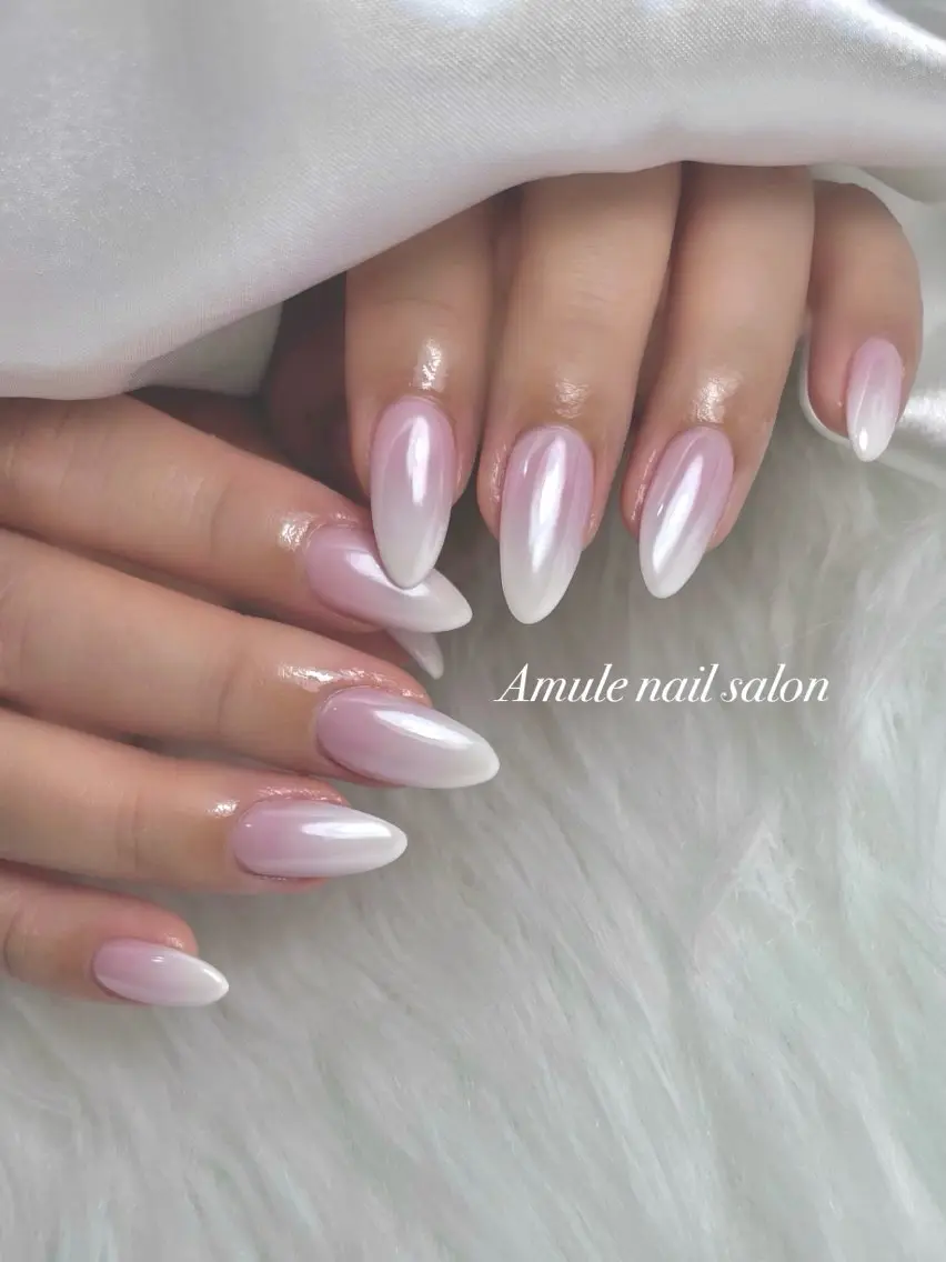 ネイル グラデーション ミラーネイル ホワイト ハンドネイル Amule nailsalonのネイルデザイン