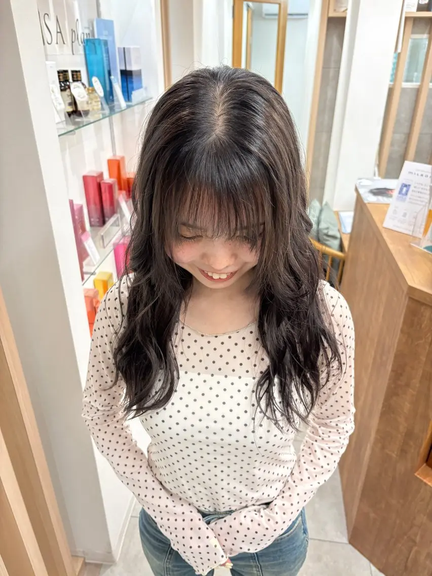 ロング AKIHO 暖色カラーのヘアスタイル