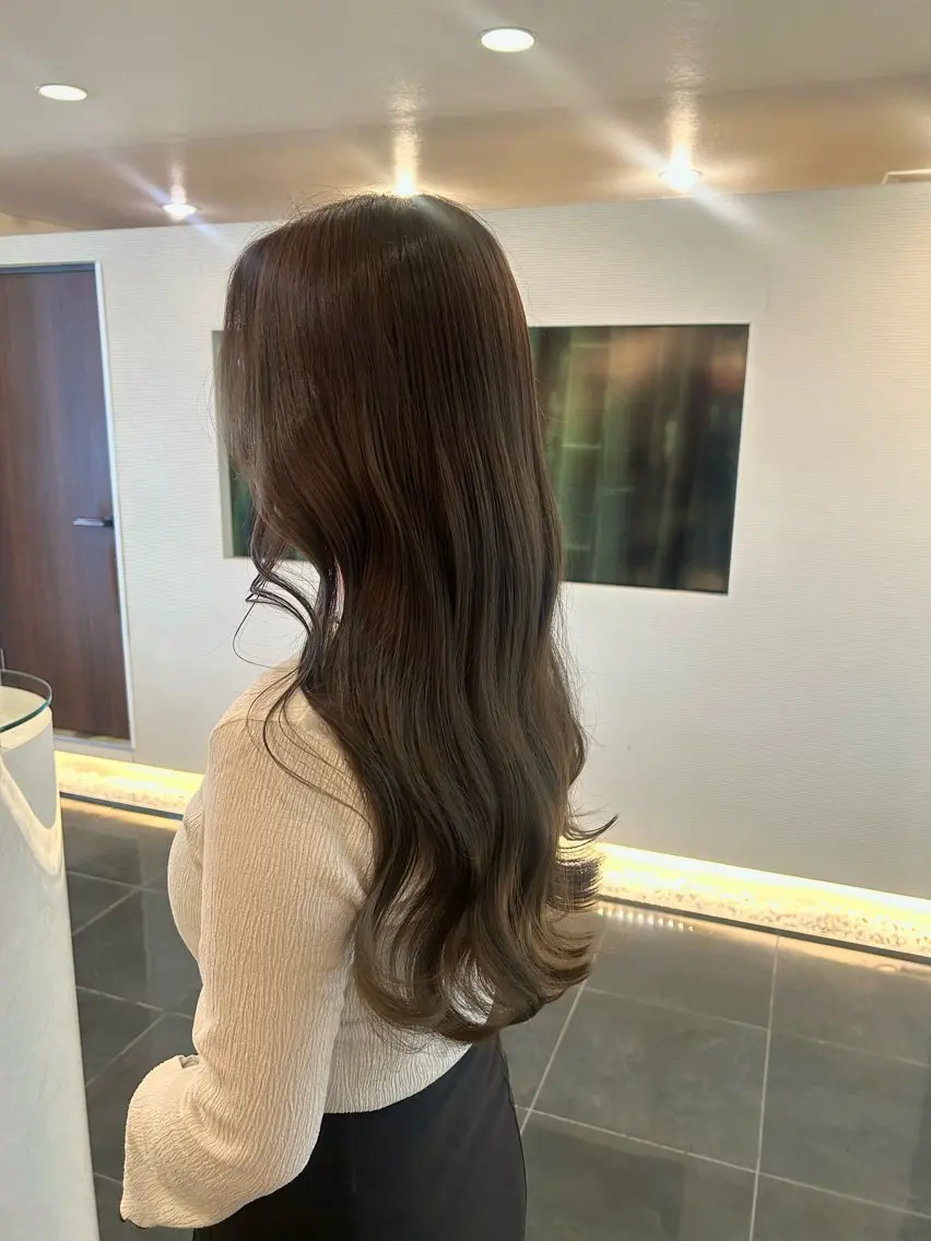 ロング カラー グレージュ オリーブグレージュ オリーブグレー カット ヘアカラー トリートメント チーフデザイナー 若林　麻衣のヘアスタイル