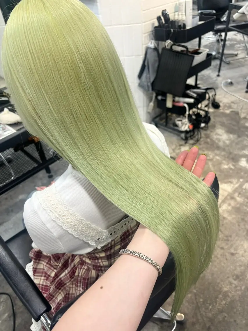 ミディアム カラー ヘアアレンジ イエローカラー ヘアカラー 🎨ハイトーン/ 切りっぱなし みつきのヘアスタイル