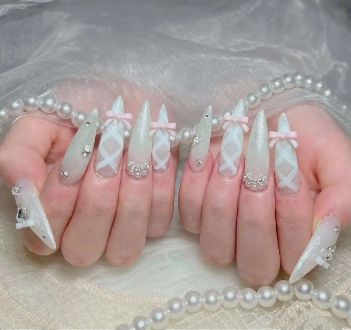 ネイル アートネイル ボルドー フレンチネイル ジェルネイル 氷ネイル・うるうるネイル ハンドネイル Julie NailSalonのネイルデザイン