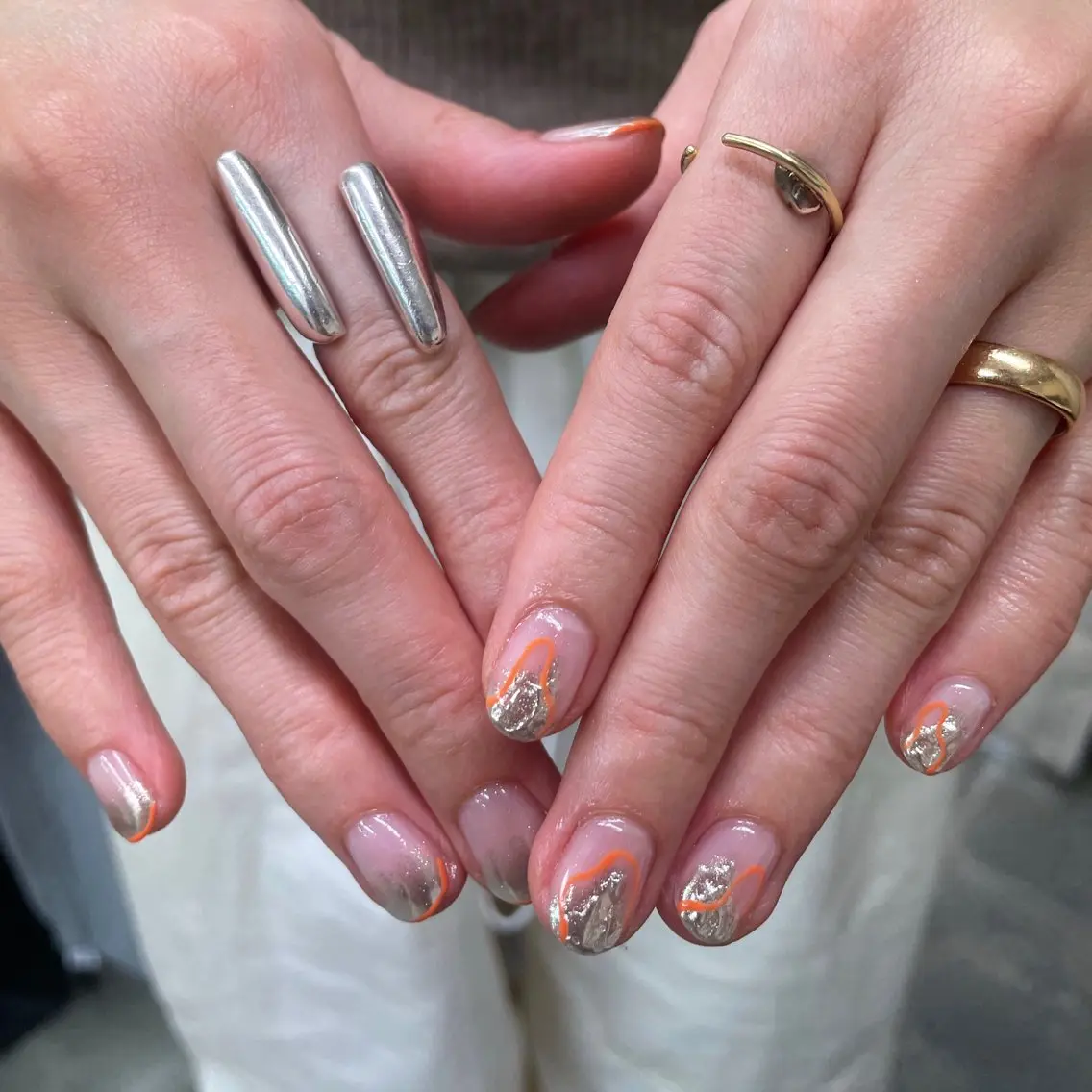 ネイル アートネイル べっ甲ネイル ジェルネイル グリーン キラキラネイル nailstudio eviz新宿店のネイルデザイン