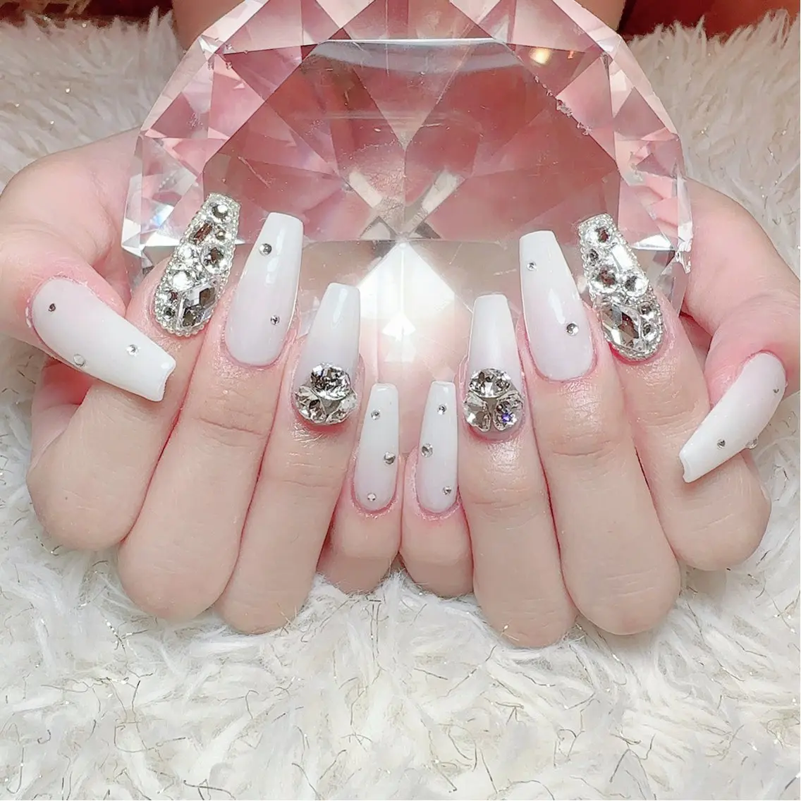 ネイル ストーンネイル ハンドネイル EMU NAILのネイルデザイン